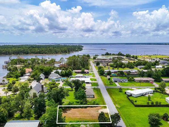 805 W 6th St, Lynn Haven, FL 32444