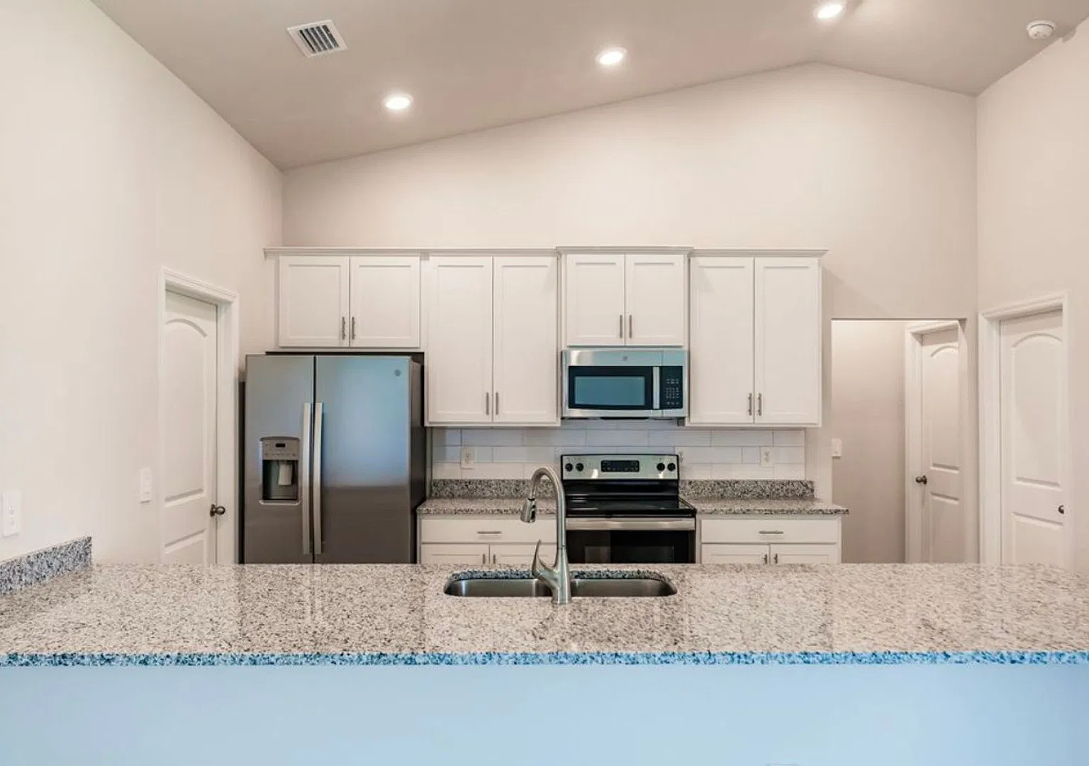 3 Bed 2 Bath Coming Soon! City Water, Fence, Screened Lanai and More! — Photo 4