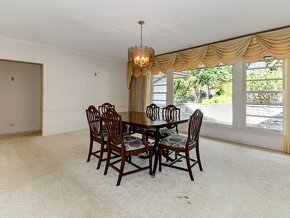 5th image of 555 Woodland Ave