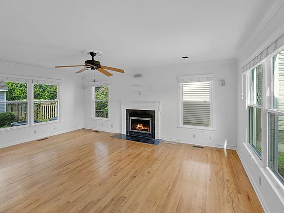 5th image of 417 Connecticut Ave