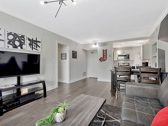 4th image of 11 Music Sq E APT 203