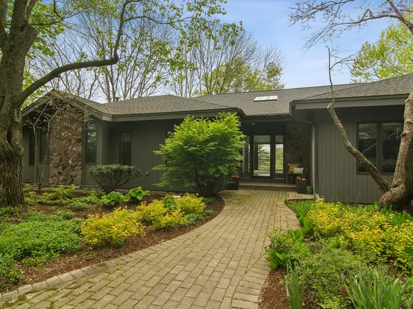 6734 Estate Ln, Long Grove, IL 60047