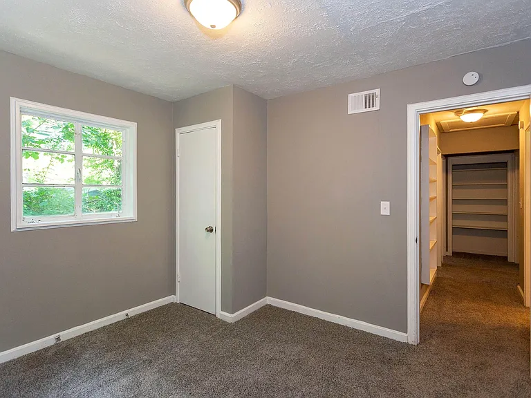 204 McCormick Ave — Photo 18