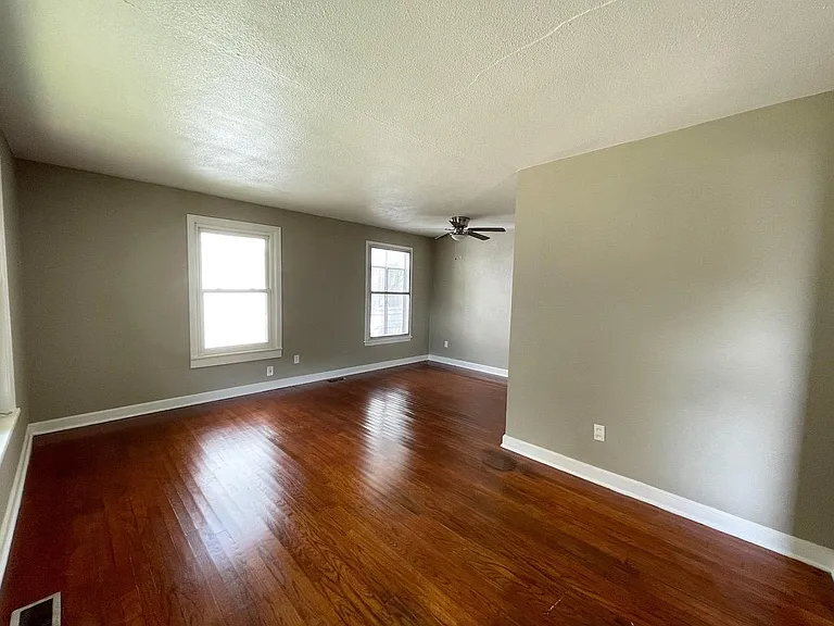 1909 S Grant St — Photo 5