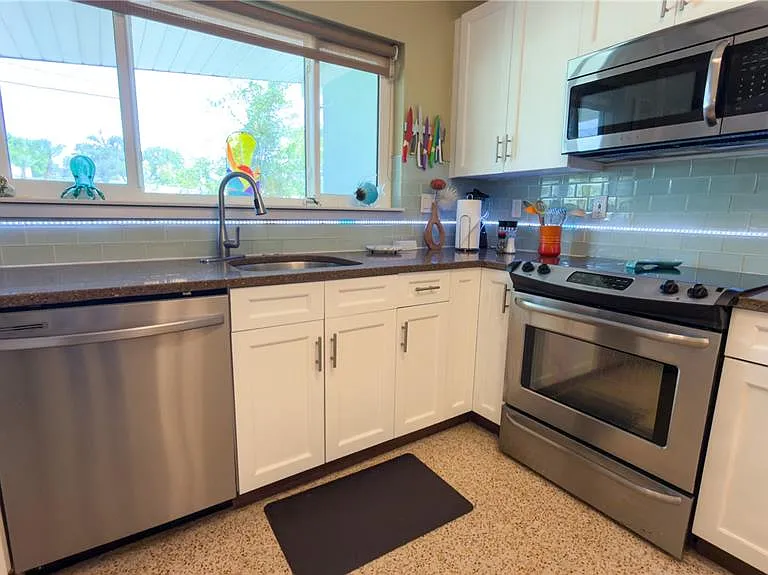 2215 Alvarado Ln — Photo 9
