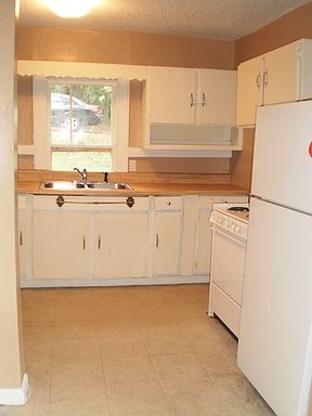 4th image of 122 Wynn Ave