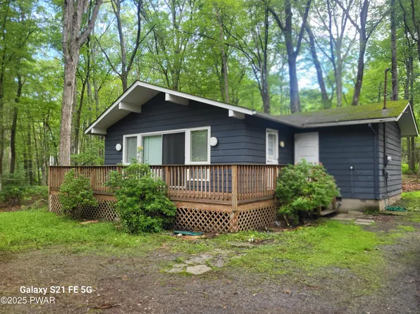 803 Lakeview Ct, Hawley, PA 18428