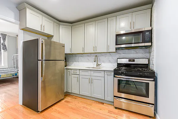 Rented by Avenues Real Estate | media 9