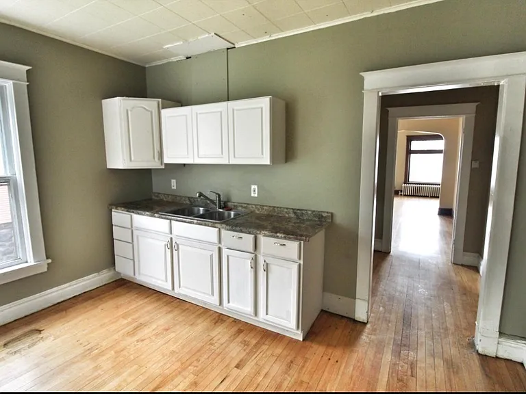 305 E 7th St #1 — Photo 7