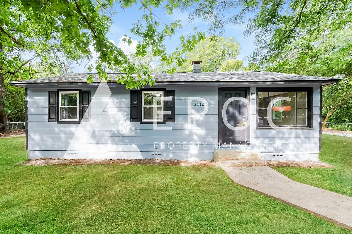 2248 Sharon St — Photo 1