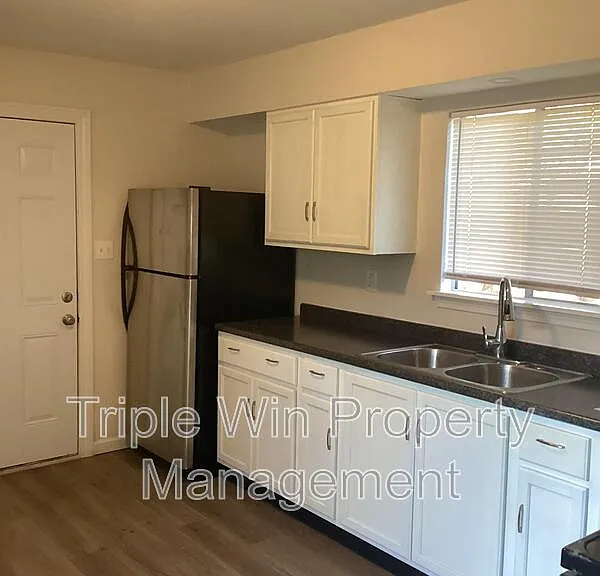 535 S Adams St — Photo 30