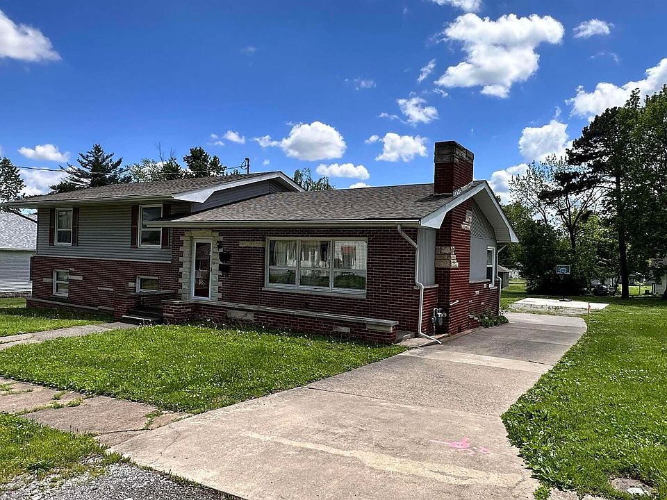1st image of 1908 E Oak St