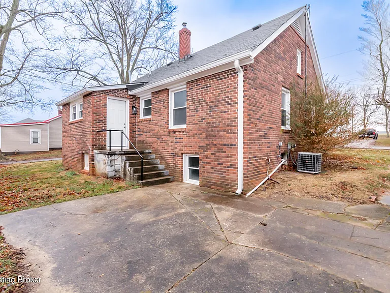 204 W Warfield St — Photo 27