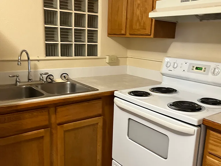 589 N Oregon St #8 — Photo 8