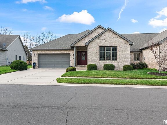 3rd image of 2403 Interlacken Dr