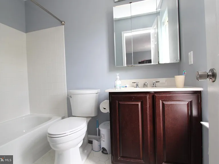 6 Halstead Pl — Photo 30