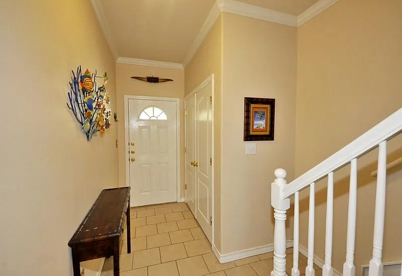 3 bed, 2.5 bath, 1541 sqft, $2,400 — Photo 3