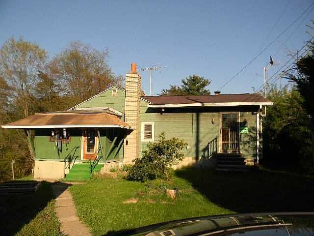 2nd image of 3144 Ridge Rd
