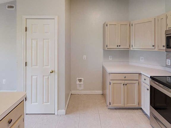5th image of 2097 Aurora Dr