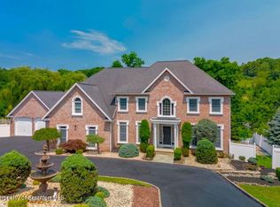 41 Somerfields Dr, Wyoming, PA 18644