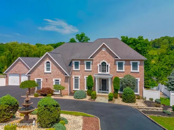 41 Somerfields Dr, Wyoming, PA 18644