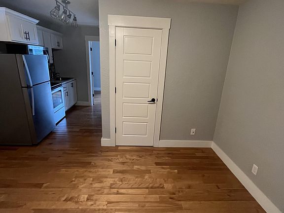 3rd image of 280 W 17th St #27