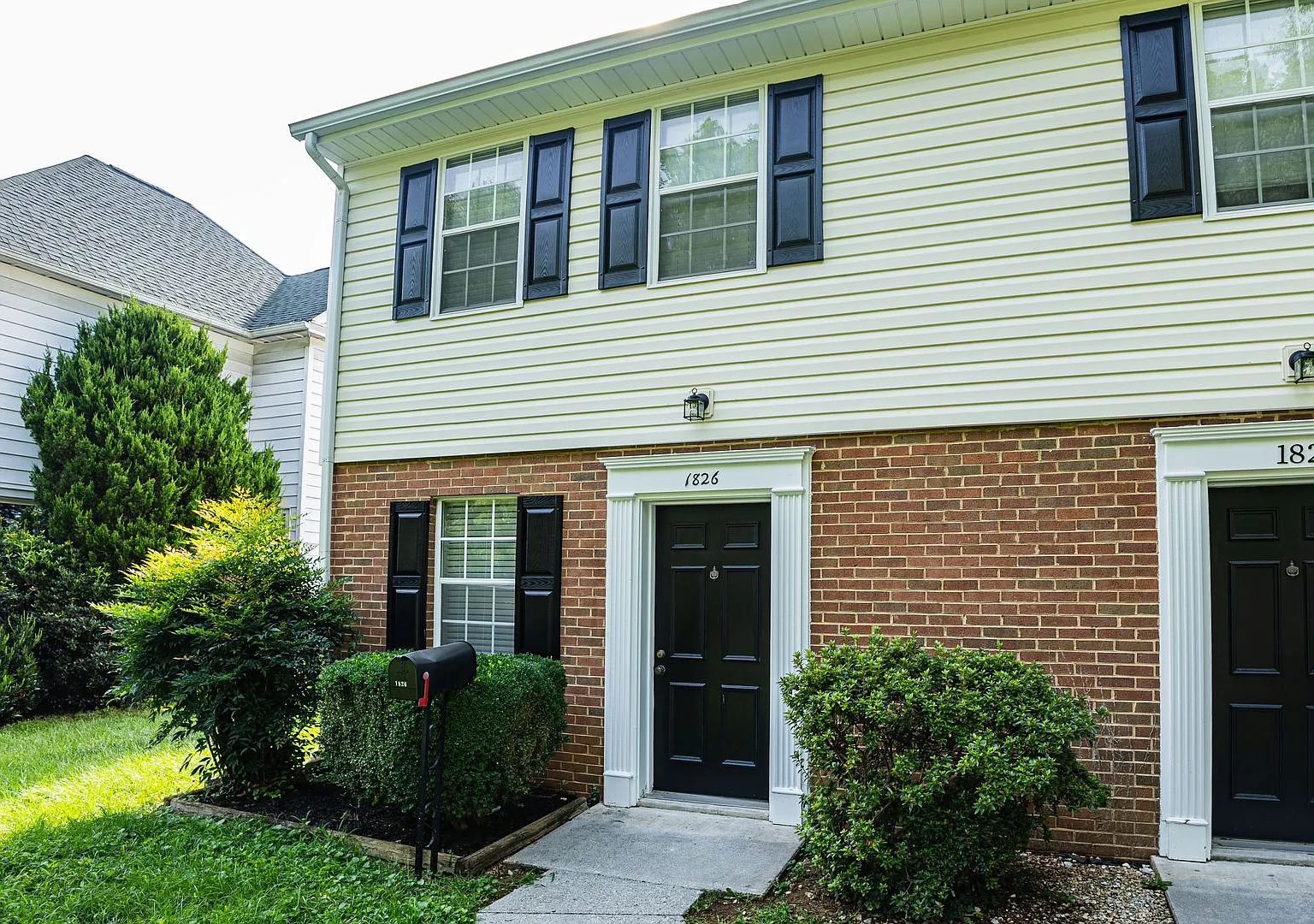 New Listing! — Photo 4