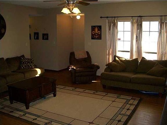 3rd image of 1611 Tanglewood Dr