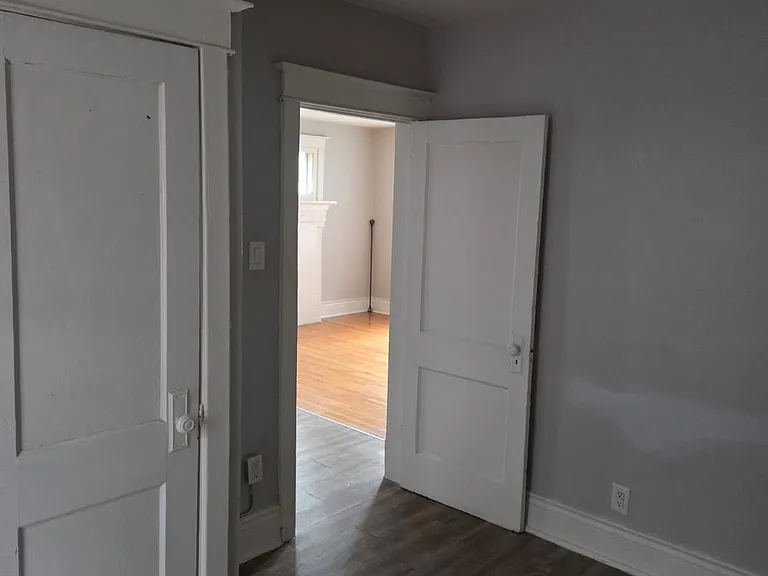 985 Main St E #5 — Photo 9