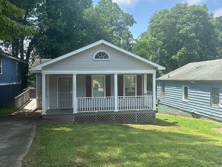 1173 Moton Ave SW — Photo 1