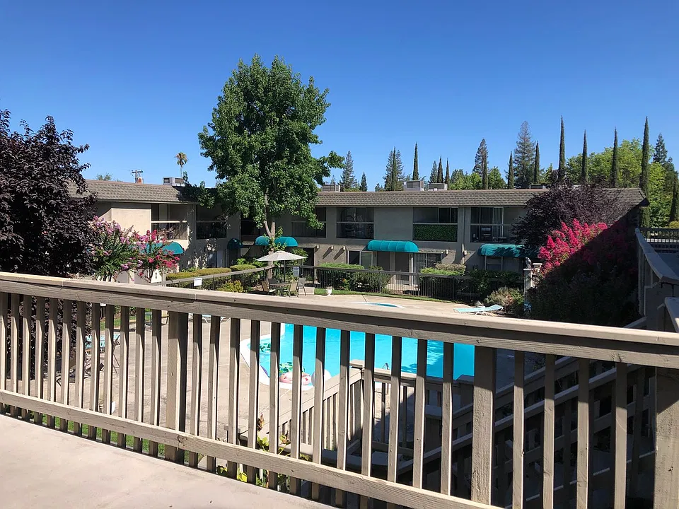 2511 Northrop Avenue - Pavilion Townhomes