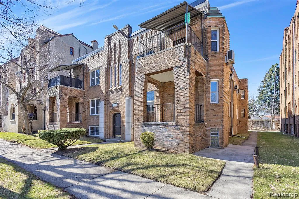 1 bed, 1.0 bath, 3450 sqft, $950 — Photo 2