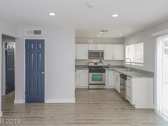 5th image of 3876 E Wyoming Ave