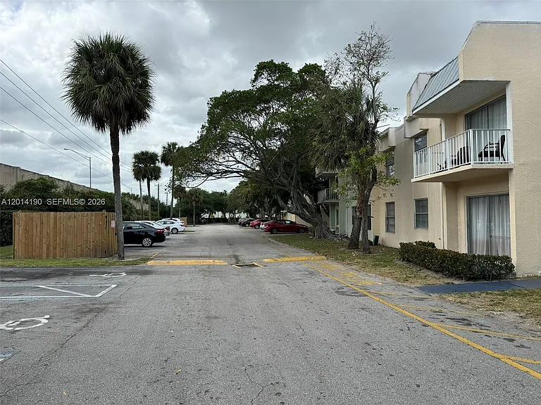 415 Executive Center Dr #203 — Photo 21
