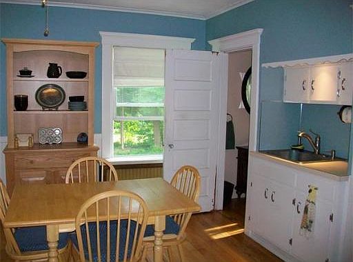 1st image of 25 Holmes St