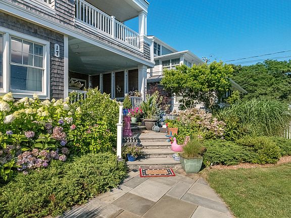 17 Middle Beach Road