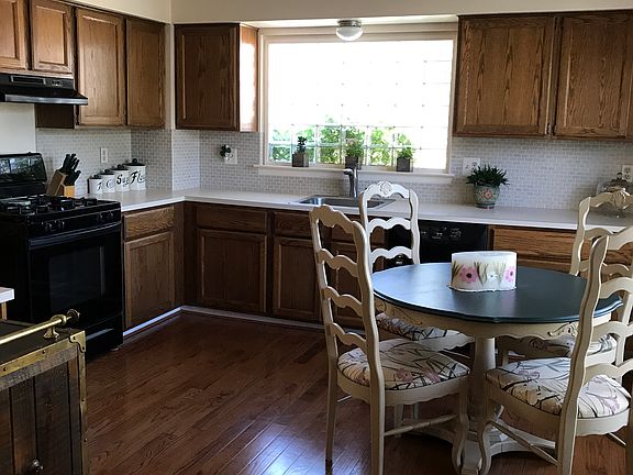 3rd image of 5752 Williamsburg Ct