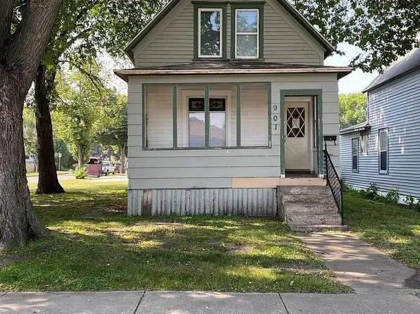 901 N 4th St, Grand Forks, ND 58203