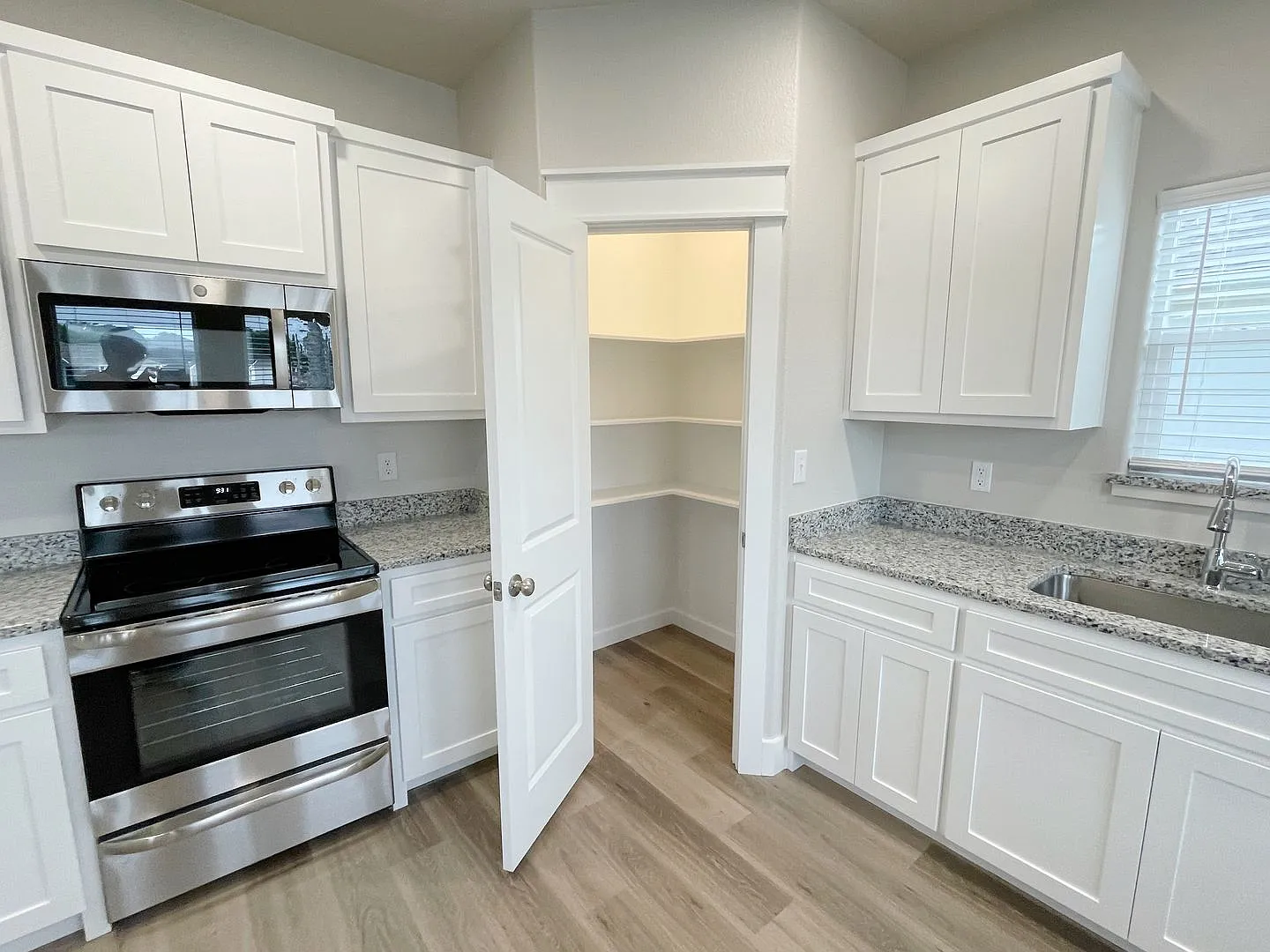 Cozy 3 bed, 2 bath close to downtown — Photo 3