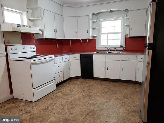 3rd image of 4281 S Lincoln Ave