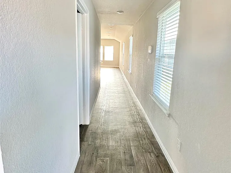 216 Windmill Palm Dr — Photo 3