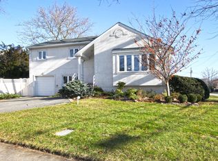 2829 Whaleneck Dr, Merrick, NY 11566