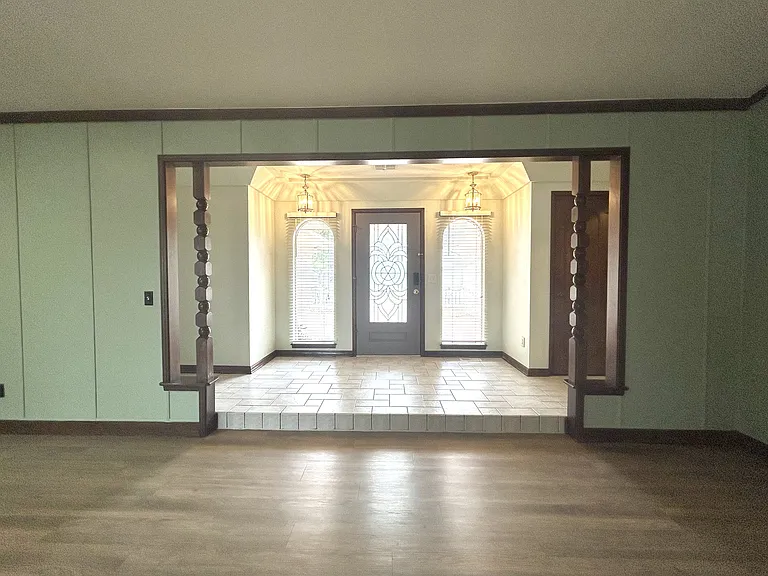 6605 Parkwood Ln — Photo 2