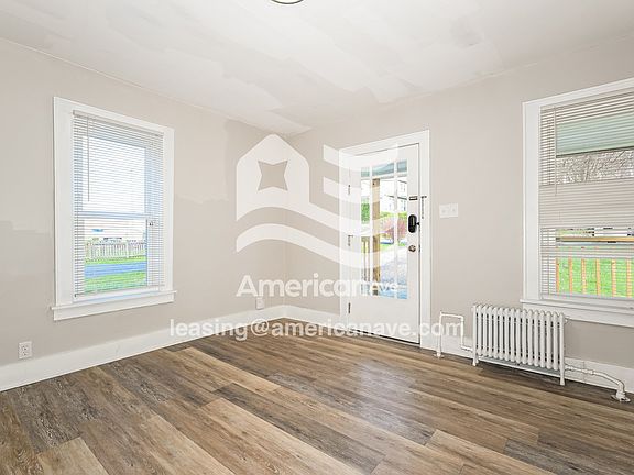 1369336_005_dining_room_13655084.jpg