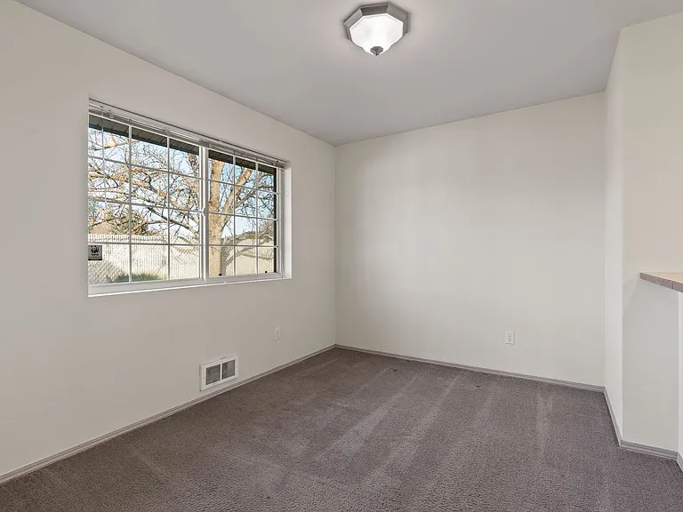 12002 E Valleyway Ave — Photo 5