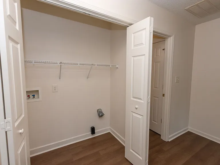 241 Lakewood Dr — Photo 18