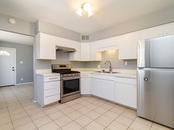 5th image of 1721 E Sheridan St Unit D