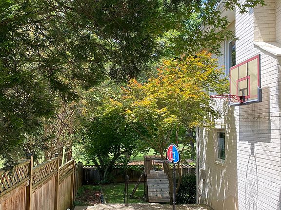 3rd image of 8508 Freyman Dr