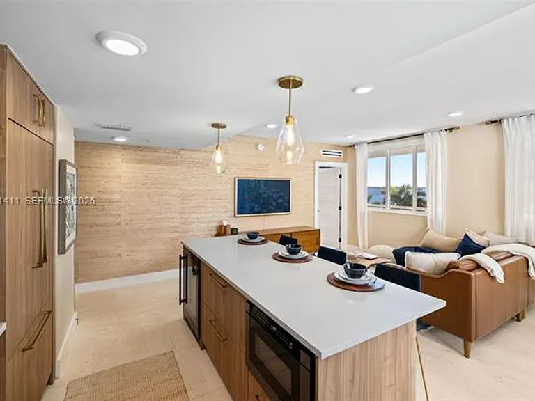 1402 Brickell Bay Dr #603 — Photo 9