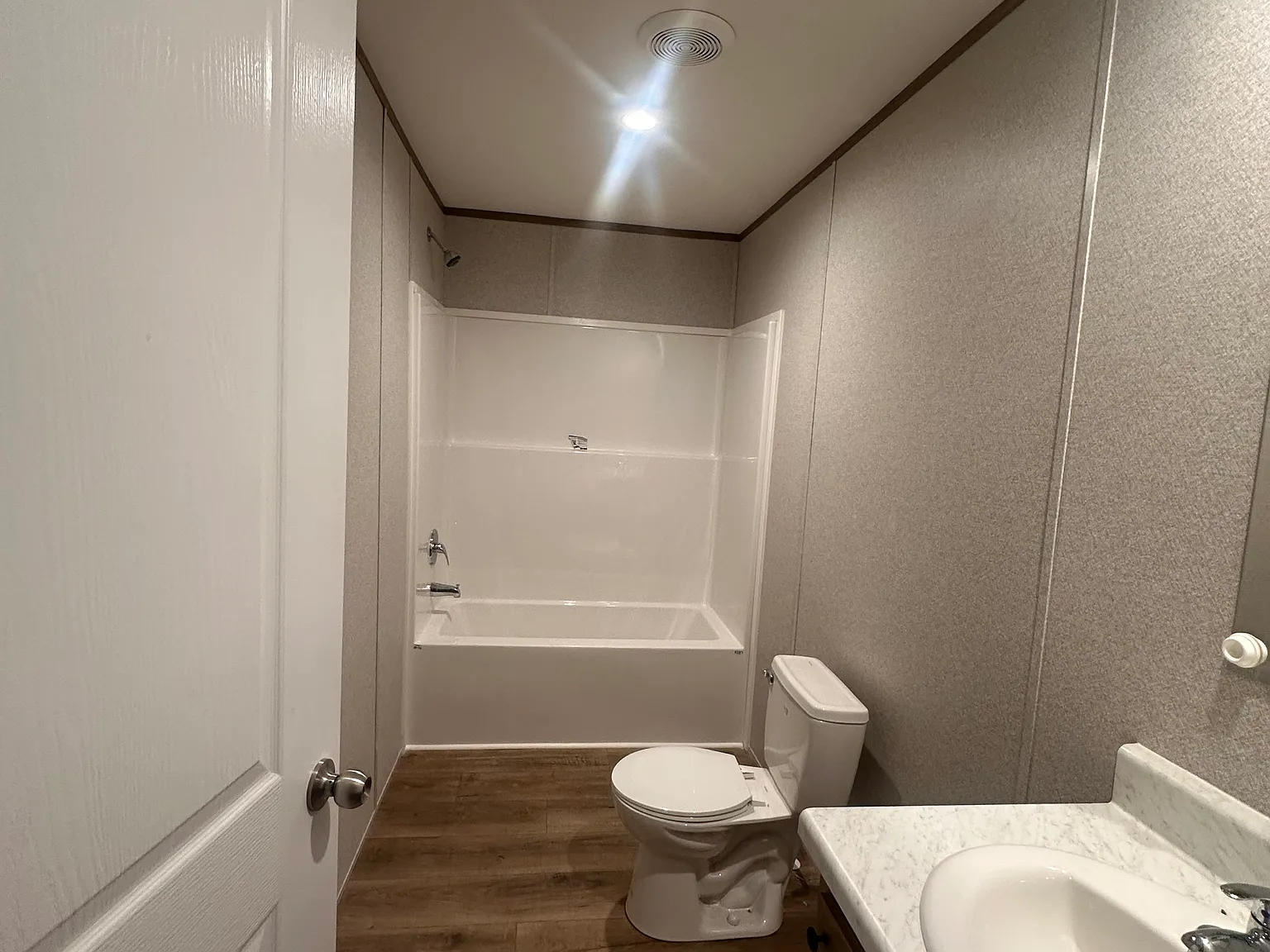 3 bed, 1150 sqft, $2,000 — Photo 2